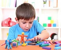 Ребенок, пластелин